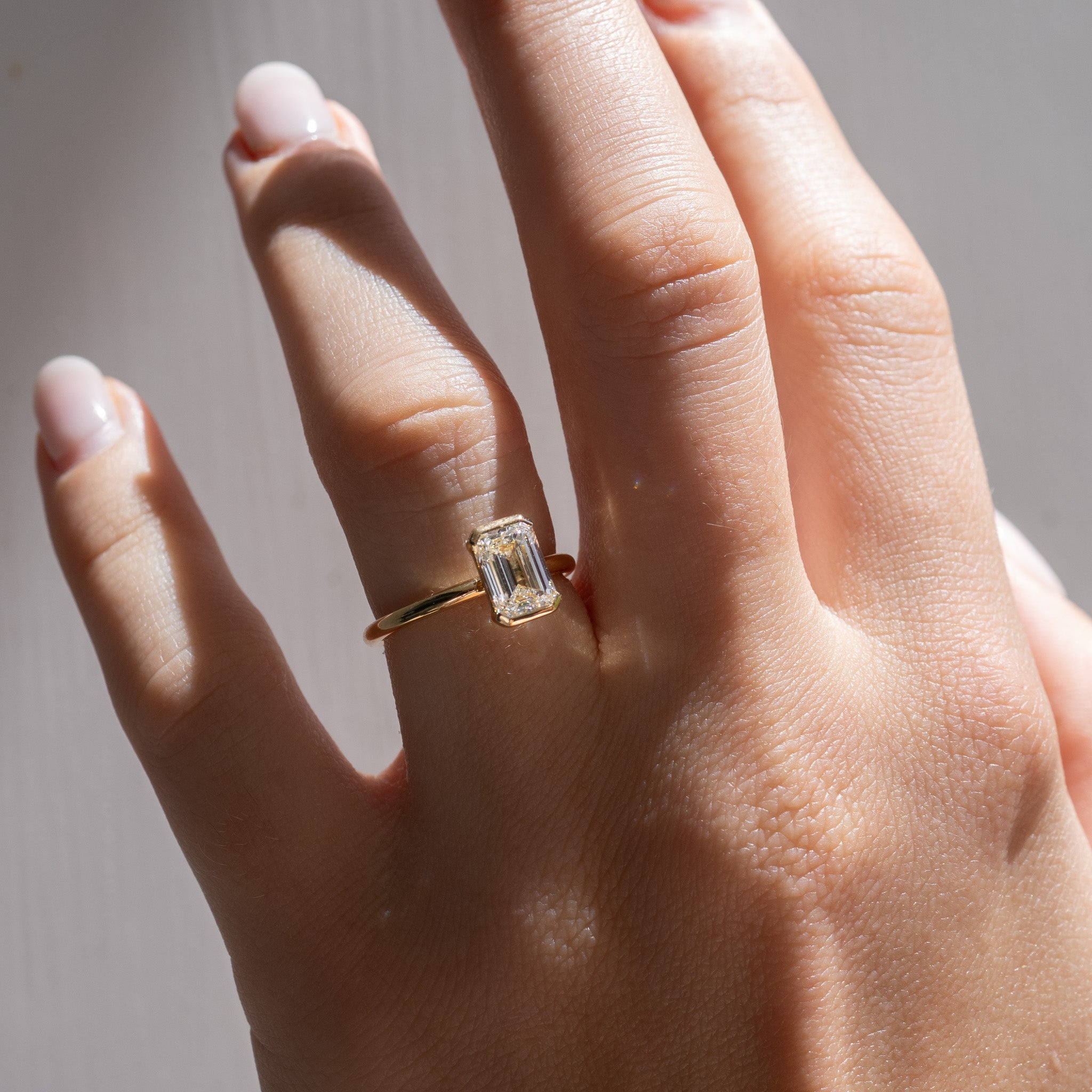 Evie | 1.5ct Emerald Bezel Ring